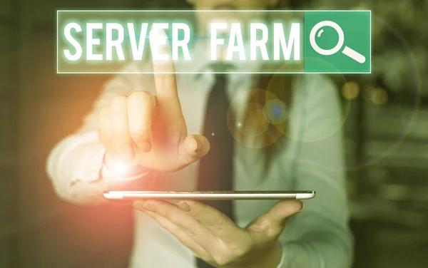 Σύμβολο κειμένου που δείχνει Server Farm. Εννοιολογική φωτογραφία μια ομάδα υπολογιστών που λειτουργούν ως διακομιστές και στεγάζονται μαζί. — Φωτογραφία Αρχείου
