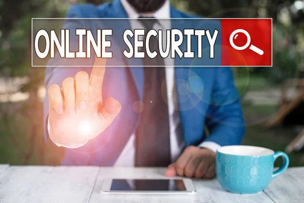 Scrivere una nota che mostra la sicurezza online. Foto d'affari in mostra atto di garantire la sicurezza delle transazioni effettuate online . — Foto Stock