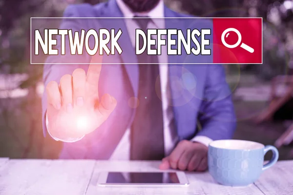 Escribiendo nota mostrando Network Defense. Foto de negocios mostrando facilidades para proteger y defender la información de la interrupción . — Foto de Stock