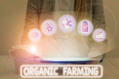 Mesaj işareti organik çiftçiliği gösteriyor. Ekolojik bazlı haşere kontrolü kullanan kavramsal fotoğraf tarım sistemi.