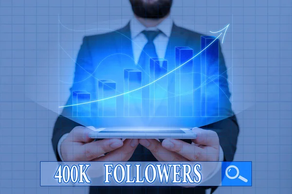 Почерк написания текста 400K последователей. Понятие означает количество людей, которые следуют за кем-то в Instagram . — стоковое фото