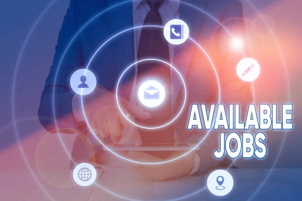 Schrijfnotitie met beschikbare banen. Zakelijke foto presentatie van een baan die beschikbaar is voor iemand om te beginnen met het doen van Vacature. — Stockfoto