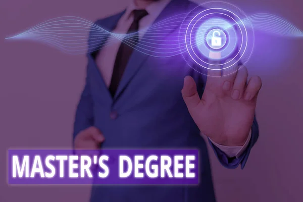 Conceptueel handschrift met Master S Degree. Bedrijfsfoto presentatie graad die wordt gegeven aan een student door een universiteit of hogeschool. — Stockfoto