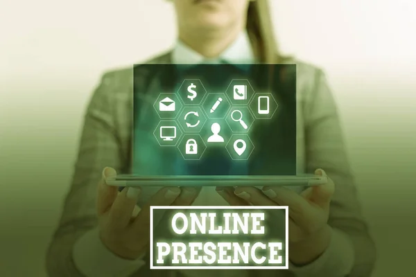 Konseptuell håndskrift som viser Online Presence. Forretningsfoto som viser en persons eksistens, kan finnes ved hjelp av et søk på Internett . – stockfoto