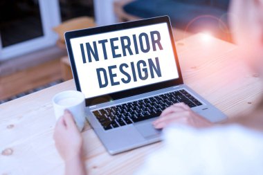 İç Tasarımı gösteren kavramsal el yazısı. Bir binanın iç dekorasyonunu tasarlama sanatının sergilendiği iş fotoğrafı.