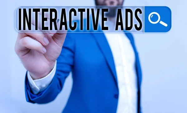 Escribir texto a mano Anuncios interactivos. Concepto significado utiliza medios interactivos para comunicarse con los consumidores . — Foto de Stock