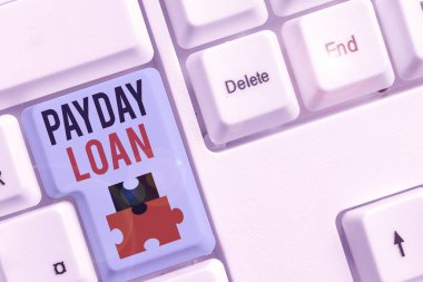 Ödeme Kredisini gösteren bir not yazıyorum. İş fotoğrafı gösterimi. Ödünç verilmiş ya da mobilyalı bir şey iade edilmesi şartıyla..