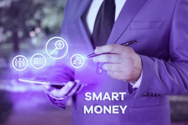 Writing note showing Smart Money. Business photo showcasing the money bet or invested by showing with expert knowledge.
