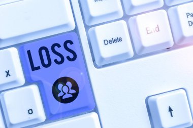 Kayıp ilanı var. Kavramsal fotoğraf artık bir şeye sahip olmadığın ya da sahip olmadığın gerçeği..