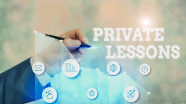 Kelime yazma Özel Dersler. Genellikle küçük gruplar tarafından özel olarak ödenen öğretim konsepti.