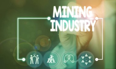 Madencilik Endüstrisini gösteren yazı. Değerli minerallerin ve jeolojik maddelerin kavramsal fotoğraf çıkarılması.