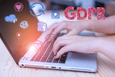 Gdpr gösteren metin işareti. Vatandaşların verilerini ve mahremiyetini koruyan kavramsal fotoğraf düzenlemesi.