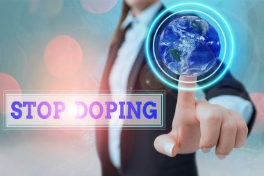 Dopingin durduğunu gösteren bir not yazıyorum. İş fotoğrafçılığı yasaklı atletik performans analizi ilaçları kullanmaz.