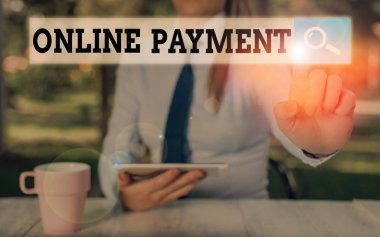 Kelime yazma metni çevrimiçi ödemesi. Ekonomik işlemleri işlemek için İnternet tabanlı metot için iş kavramı.