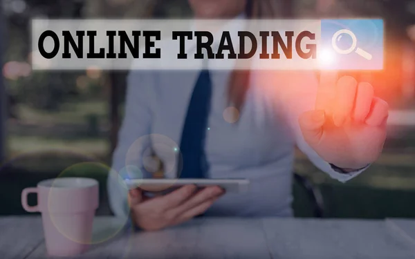 Текст для написания текста Online Trading. Бизнес-концепция для покупки и продажи финансовых продуктов в Интернете . — стоковое фото