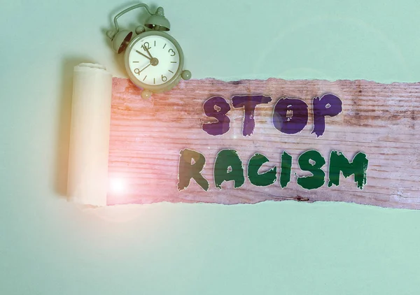 Texte manuscrit Stop au racisme. Concept signifiant mettre fin à l'antagonisme dirigé contre quelqu'un d'une race différente . — Photo