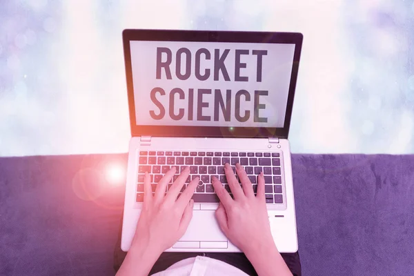 Ecriture conceptuelle montrant Rocket Science. Photo d'affaires mettant en valeur l'activité difficile que vous devez être intelligent à faire . — Photo