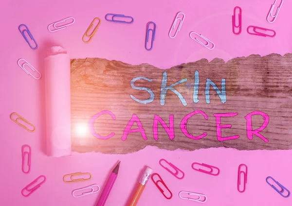 Handschrift-Text Hautkrebs. Konzept bedeutet unkontrolliertes Wachstum von abnormalen Hautzellen aufgrund von Sonnenexposition. — Stockfoto