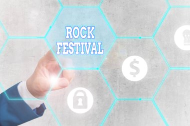 Kelime yazma Rock Festivali. Heavy metal türünün yer aldığı büyük ölçekli rock müzik konseri için iş konsepti.