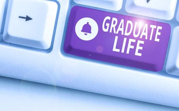 Ordskrivning text Graduate Life. Affärsidé för tillstånd eller status en demonstration efter avslutad akademisk examen. — Stockfoto