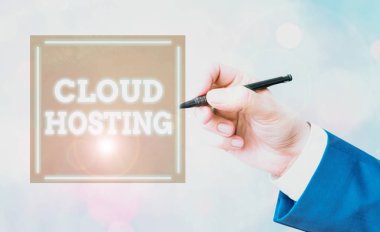 Bulut sunuculuğunu gösteren kavramsal el yazısı. İş fotoğrafı metni, tek sunucularda web sitelerine ev sahipliği yapmaya alternatif.