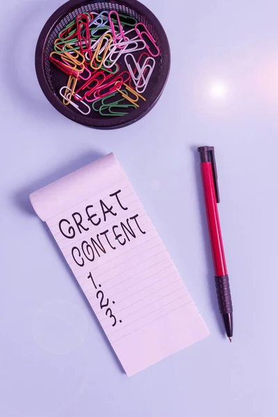 Conceptual hand writing showing Great Content. Business photo text valuable text matter of a document or publication in any form Notebook and stationary with mouse above pastel backdrop. — Stockfoto
