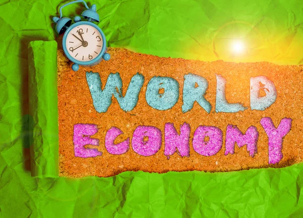 Ordskrivande text Världsekonomi. Affärsidé för hur ländernas ekonomi har vuxit fram för att fungera. — Stockfoto