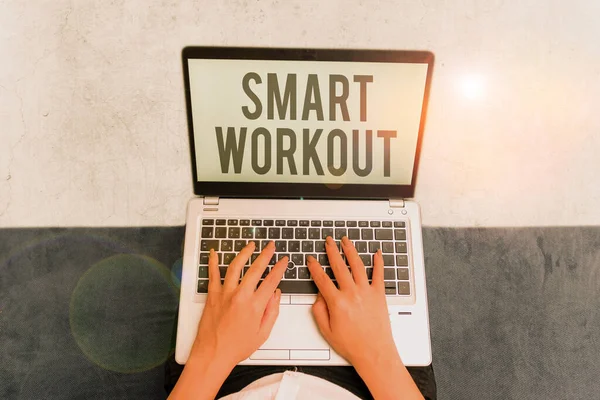Nota di scrittura che mostra Smart Workout. Business photo showcase impostare un obiettivo che mappa esattamente ciò che deve fare per essere in forma . — Foto Stock