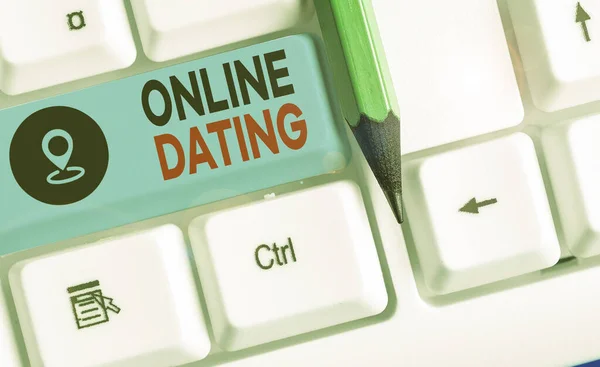 Wortschreibtext Online-Dating. Geschäftskonzept für die Praxis der Partnersuche im Internet. — Stockfoto