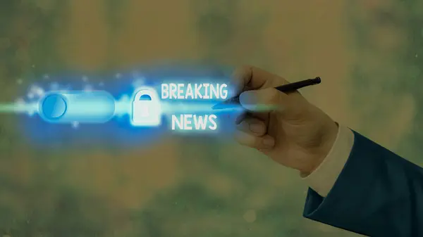 Ordskrivning text Breaking News. Affärsidé för Nyligen mottagen info om en händelse och för närvarande inträffar. — Stockfoto