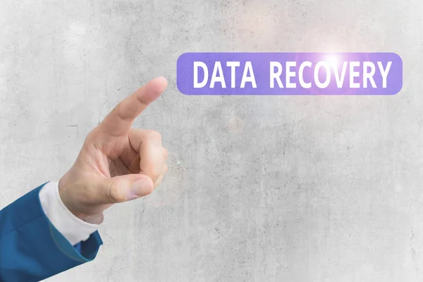 Escrevendo nota mostrando Recuperação de Dados. Foto de negócios mostrando processo de recuperação de dados perdidos ou corrompidos inacessíveis . — Fotografia de Stock