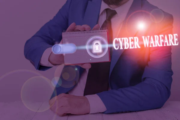 Textskylt som visar Cyber Warfare. Konceptuell fotoaktivitet av att använda internet för att attackera en landsdator. — Stockfoto