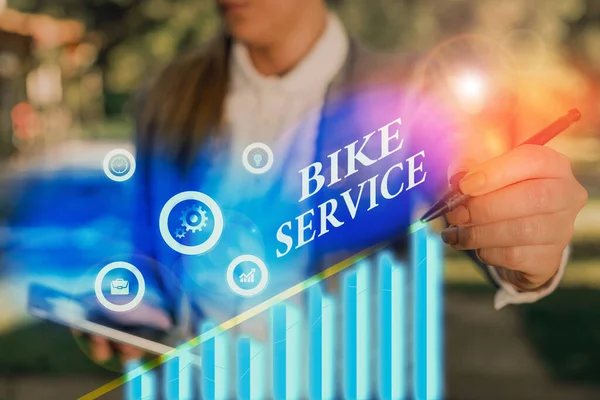 Escrita de mão conceitual mostrando Bike Service. Business foto texto limpeza e reparação de mecanismo de bicicleta para manter a melhor condição . — Fotografia de Stock