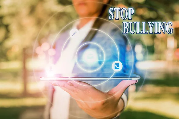 Sinal de texto mostrando Stop Bullying. Foto conceitual para parar o comportamento agressivo entre crianças em idade escolar . — Fotografia de Stock