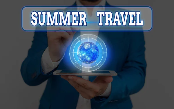 Fogalmi kézírás a Summer Travel-ról. Üzleti fotó szöveg konkrét utazás vagy utazás általában a kikapcsolódás céljából A kép elemei által nyújtott Nasa. — Stock Fotó