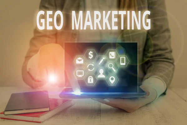 Wortschreibtext Geo Marketing. Geschäftskonzept für die geolocated Marketing-Techniken, um neue Kunden zu gewinnen. — Stockfoto