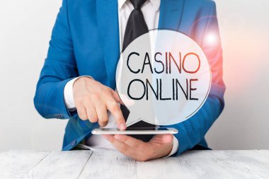 Kumarhane İnternetindeki el yazısı metni. Kumarbazlar kumarhane oyunlarına online iş adamı aracılığıyla oynayabilir ve bahis oynayabilir..