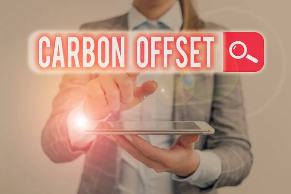 Konzeptionelle Handschrift, die Carbon Offset zeigt. Geschäftsfotos zur Reduzierung der Emissionen von Kohlendioxid oder anderen Gasen. — Stockfoto