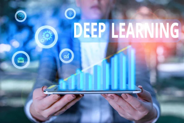 Woord schrijven tekst Deep Learning. Bedrijfsconcept voor het verzamelen van algoritmen die worden gebruikt in machine learning. — Stockfoto