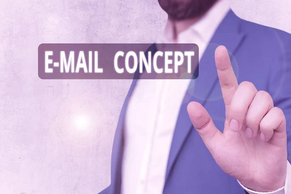 Tekstbord met E Mail Concept. Conceptuele fotoreeks van marketinginspanningen om de klant te bereiken via e-mail. — Stockfoto