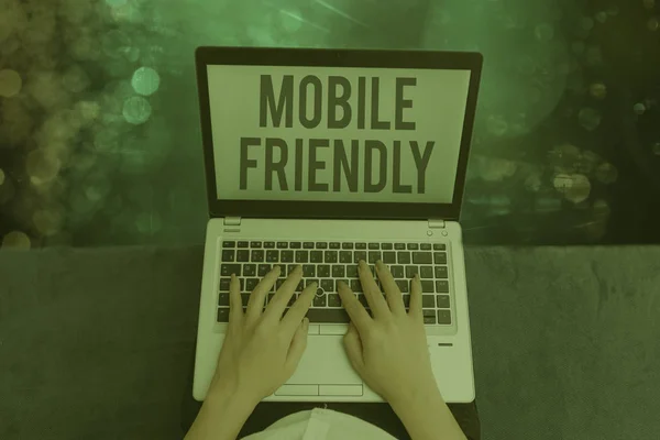 Texte d'écriture de mot Mobile Friendly. Concept d'entreprise pour le site Web est conçu pour afficher correctement sur un appareil mobile . — Photo