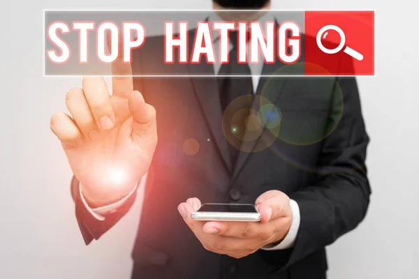 Sinal de texto mostrando Stop Hating. Foto conceitual para deixar cair todos os padrões e de todo o coração concordar sem dúvida . — Fotografia de Stock