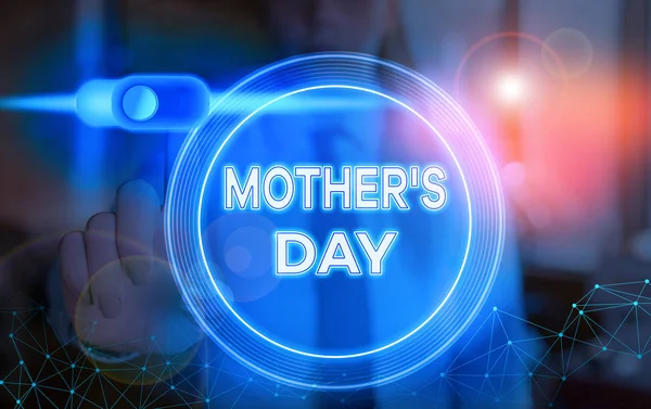 Píšu text Den matek S. Obchodní koncept pro oslavu uctění matky rodiny nebo mateřství. — Stock fotografie