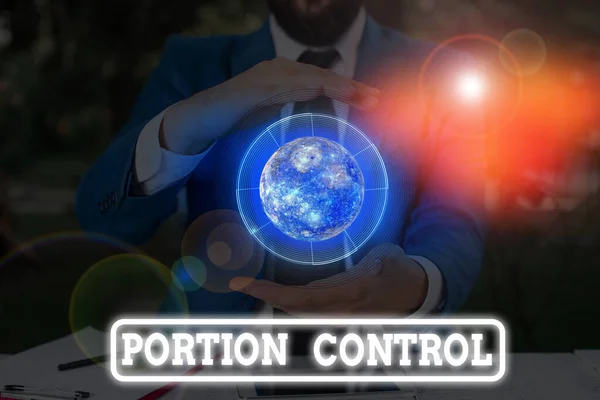 Scrittura concettuale a mano che mostra Portion Control. Testo fotografico aziendale conoscendo le misure corrette o le dimensioni delle porzioni secondo le calorie Elementi di questa immagine forniti dalla NASA . — Foto Stock