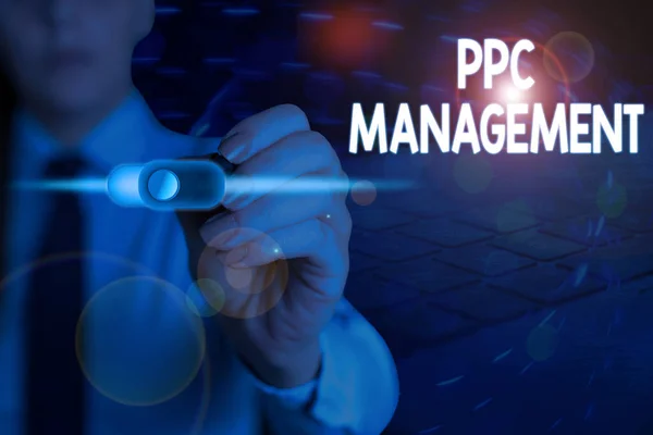 Handschriftliches Textschreiben PPC Management. Konzept Bedeutung Prozess der Überwachung und Analyse eines Unternehmens s ist PPC ad spend. — Stockfoto