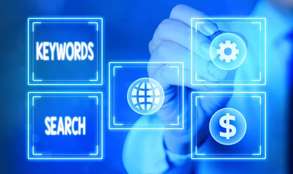 Schreiben Notiz zeigt Keywords Search. Geschäftsfotodarstellung sucht nach passenden Dokumenten, die ein oder mehrere Wörter enthalten. — Stockfoto