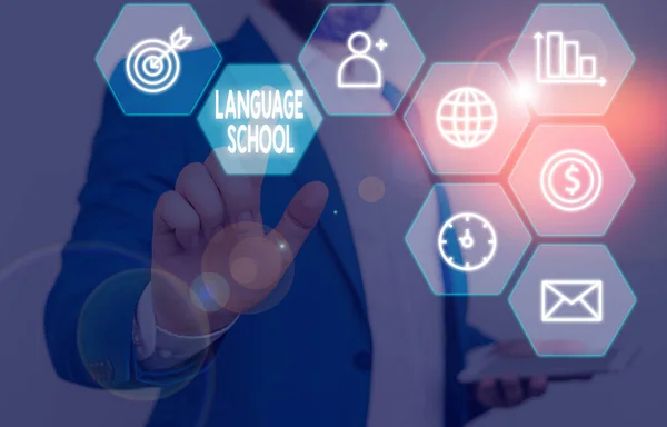 Word writing text Language School. Geschäftskonzept für eine Bildungseinrichtung, in der Fremdsprachen gelehrt werden. — Stockfoto