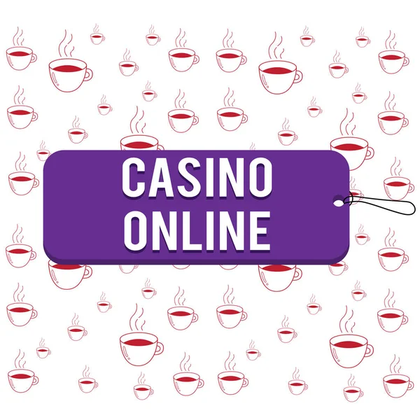 Note d'écriture montrant Casino en ligne. Photo d'affaires mettant en vedette les joueurs peuvent jouer et parier sur des jeux de casino grâce à en ligne tag badge rectangle en forme de chaîne vide espace fond coloré . — Photo