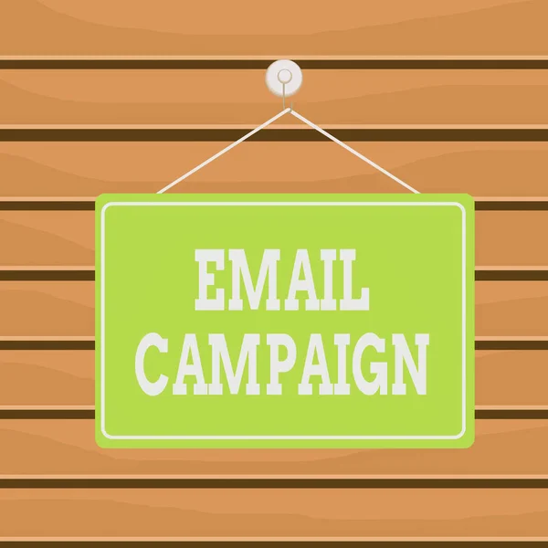 Konzeptionelle Handschrift, die E-Mail Kampagne zeigt. Geschäftstextanzeigen werden an eine gezielte Empfängerliste gesendet Memo-Erinnerung leere Tafel angehängtes Hintergrundrechteck. — Stockfoto