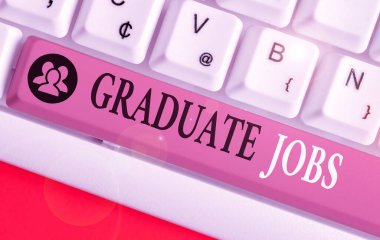 Kelime yazma Mezuniyet İşleri. İş konsepti, birinin kariyerine başlamak için diploma almasını gerektirir..